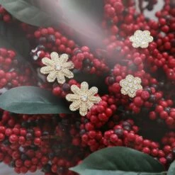 Delphine Pave Stud -Cheap Tuke Bazaar Store DaisyPavedelphinepavestudsonredberries ef7cf545 23a0 4f14 91a1 30898bc1e7ef