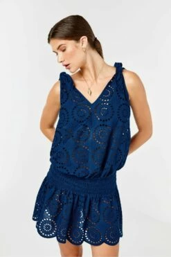 The Tilly Coverup -Cheap Tuke Bazaar Store SHOT029 1657